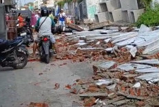 Tembok Eks Bioskop Sultan Pemalang Roboh Timpa Sejumlah Warga Hingga Alami Patah Tulang