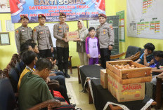 Salurkan Paket Sembako, Satreskrim Polres Tegal Baksos di Rumah Pelayanan Sosial 
