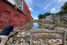 Jadi Ancaman Serius, Camat Comal Pemalang Ajak Masyarakat Hentikan Kebiasaan Buang Sampah ke Sungai