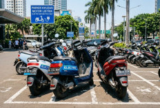 Sering Parkir Motor Listrik di Bawah Matahari? Ini Dampak Buruknya untuk Baterai